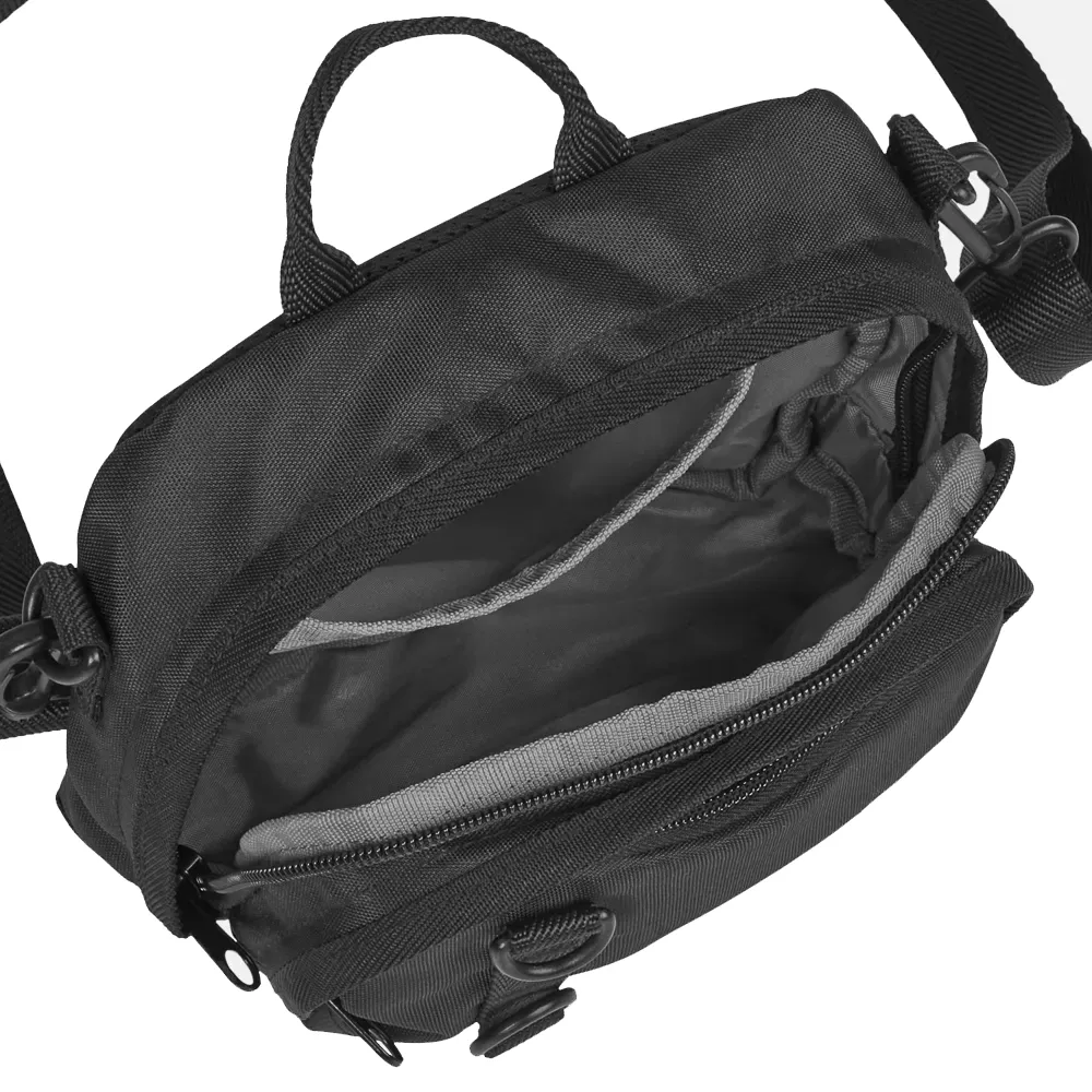 Interior da bolsa tiracolo New Balance com forro cinza e bolso interno